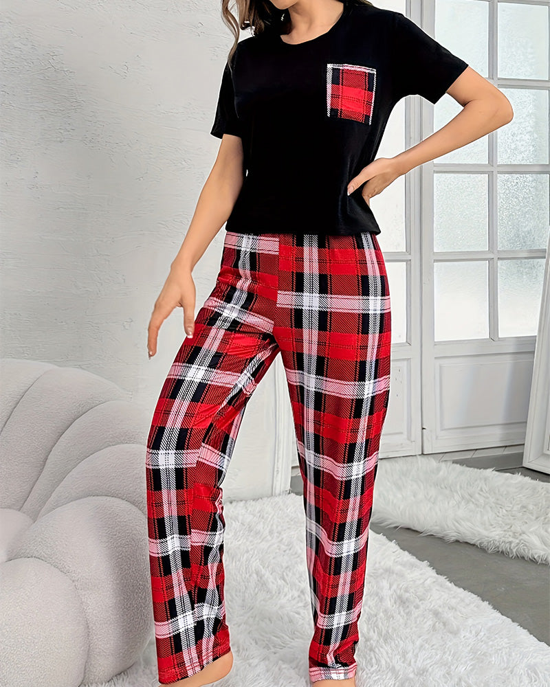 Curvvvy® CozyWear – Black Short-Sleeve & Red Plaid Pajama Pants Set curvvvy
