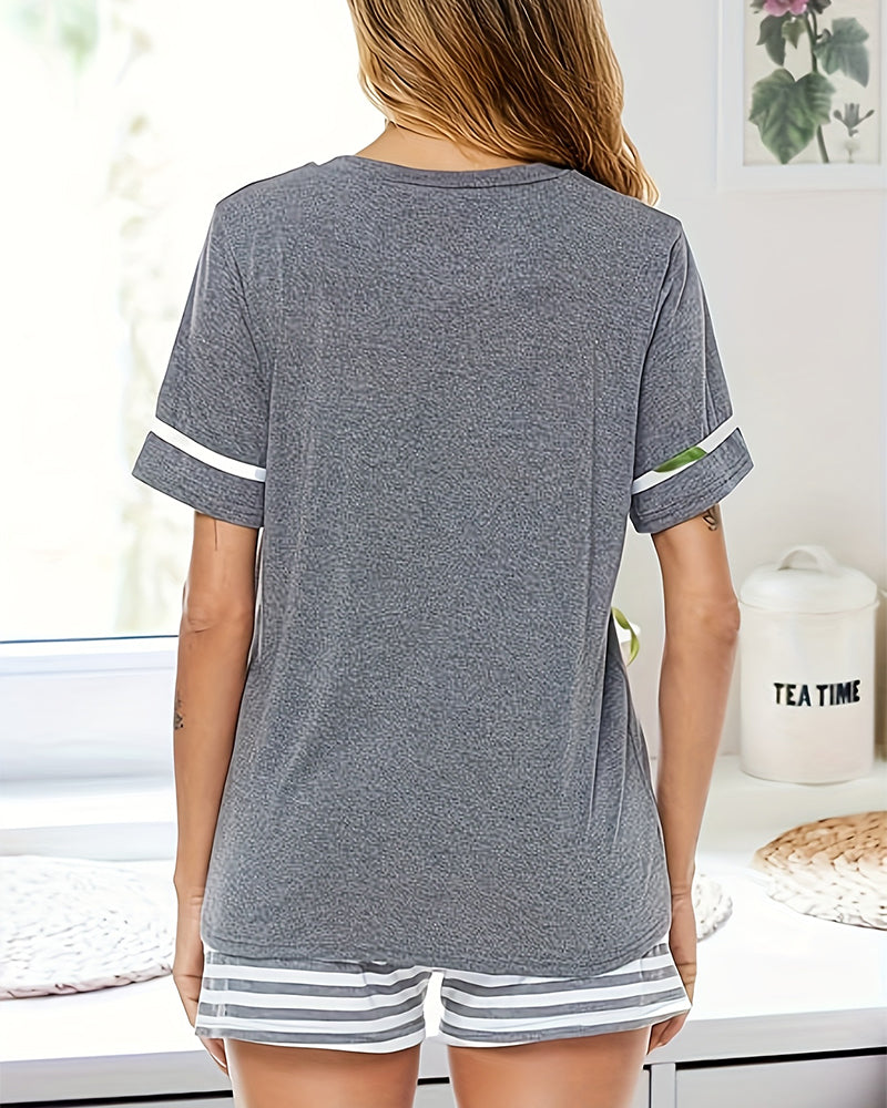 Curvvvy® CozyWear – Gray Short-Sleeve Striped Pajama Set curvvvy