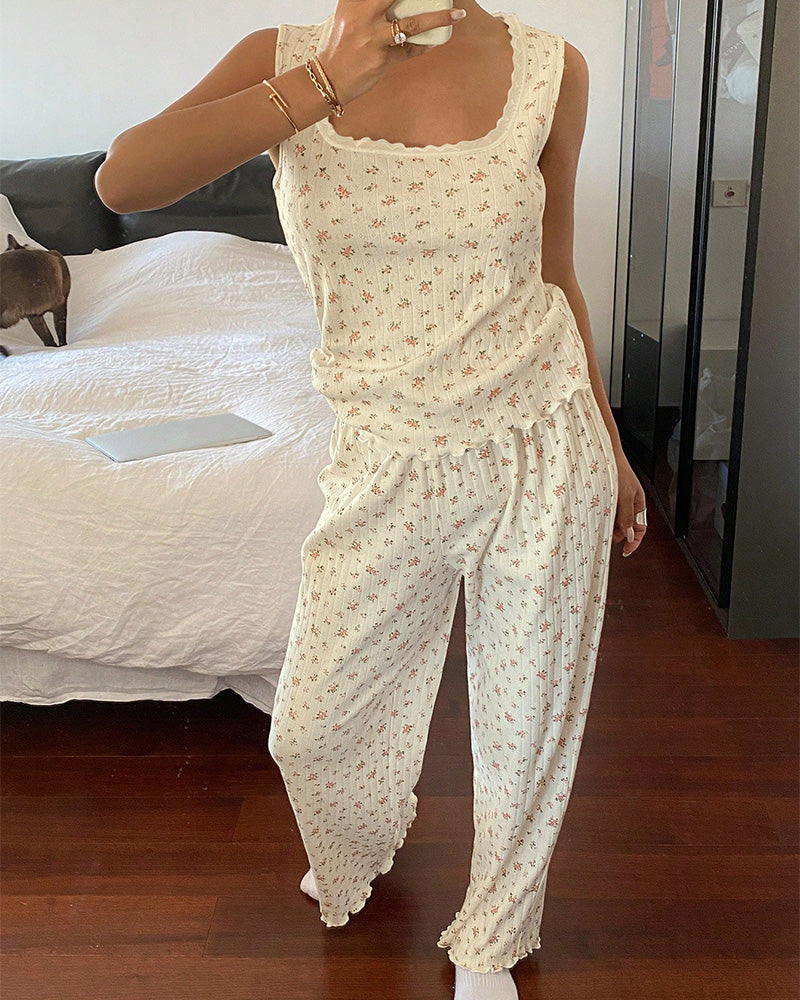 Curvvvy® DreamWear – White Floral Short-Sleeve Pajama Set with Long Pants🤍 curvvvy