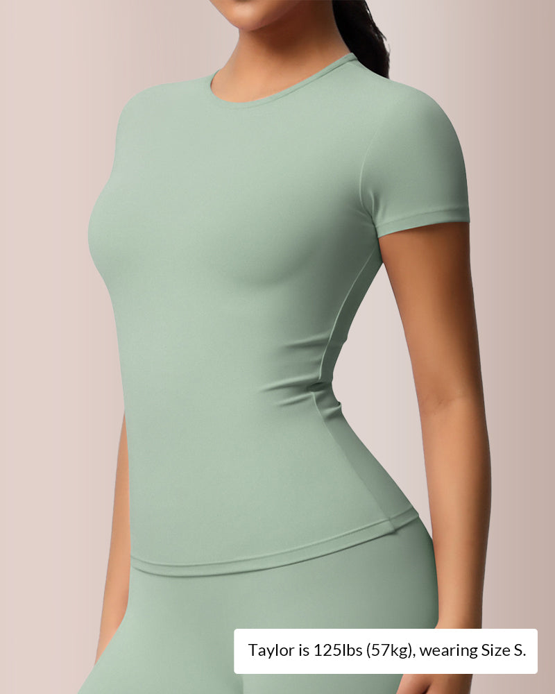 Curvvvy® Women’s Solid Slim-Fit Stretch Sports Tee